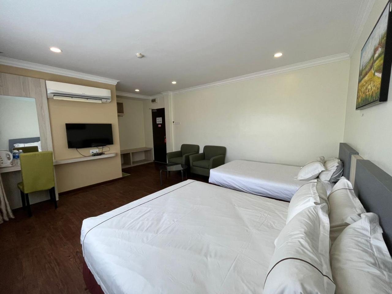 Angsoka Hotel Teluk Intan Exterior photo