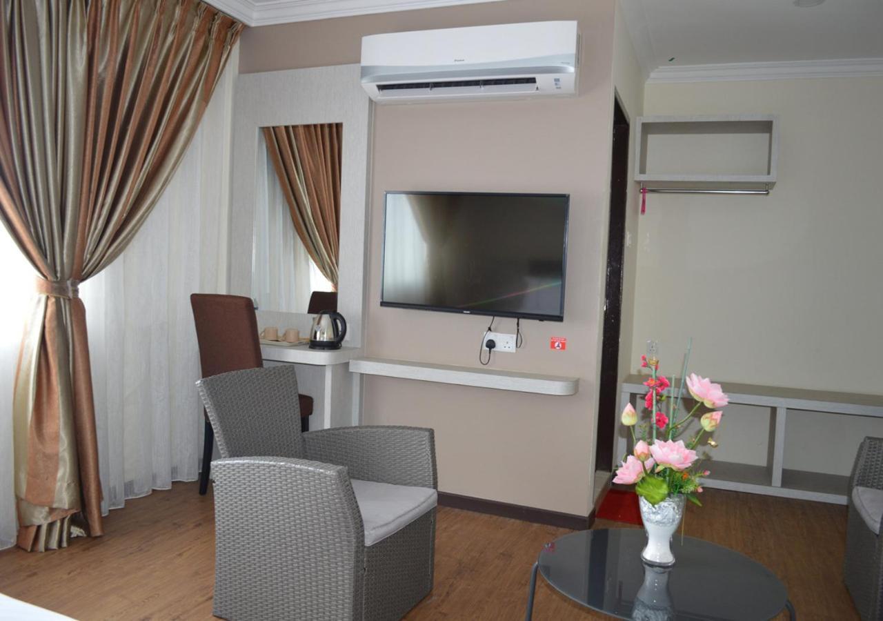 Angsoka Hotel Teluk Intan Exterior photo