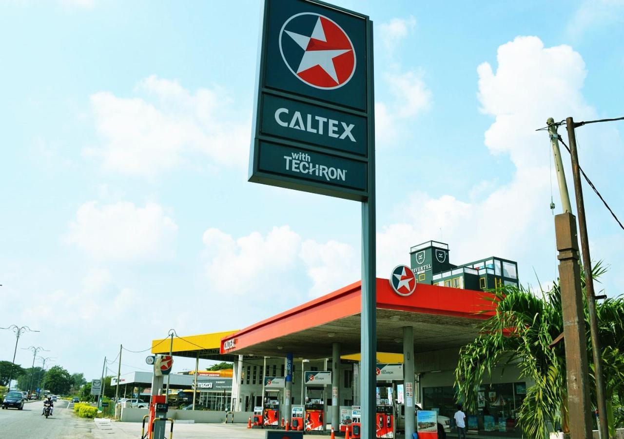 Angsoka Hotel Teluk Intan Exterior photo